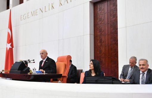AKP Konuşma Süresini Kısalttı, CHP ve HDP Meclis'i Terketti