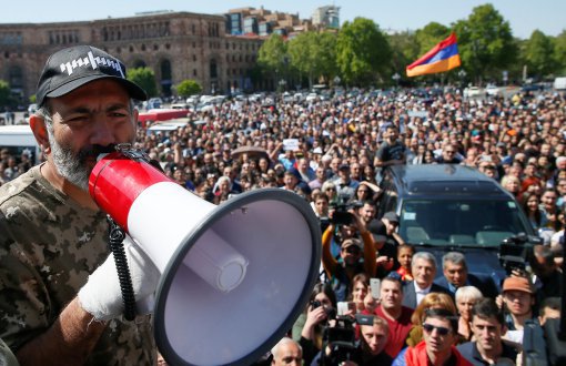"Protestolardaki Kararlılık Sarkisyan'ın Koltuk Kararını Sarstı"