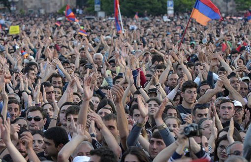 Ermenistan’daki Protesto Nasıl Başarılı Oldu?