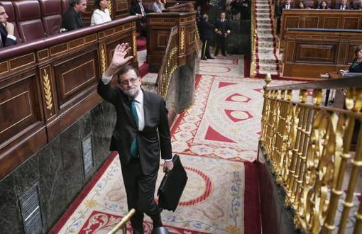 İspanya'da Yolsuzluk Yapan Hükümet Düştü
