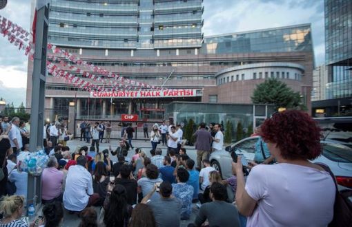 CHP'de Olağanüstü Toplantı Kararı, Gündem Parti İçi Eleştiriler