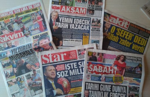 Medyaya nêzîkî hikûmetê di manşetê de qezaya trênê na, lê merasîma Erdoganî derxistiye pêş