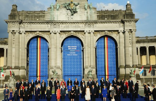 NATO Zirvesi'nin İlk Günü Atışmalar ve Dünya Kupasıyla Geçti