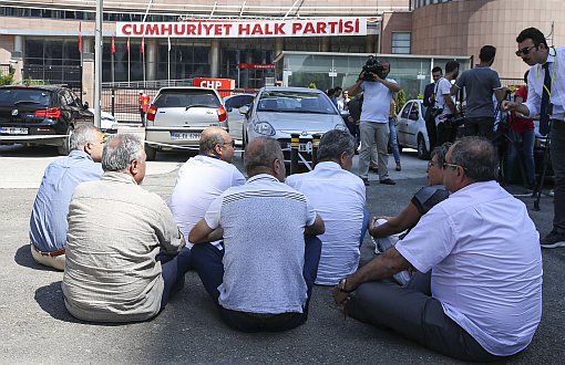 CHP'de Son Durum: Delegeler Oturuyor, İmza Açıklaması Bekleniyor
