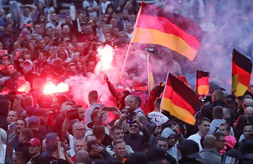 Almanya'da Gerilim Büyüyor: Aşırı Sağ ve Sol Karşı Karşıya 