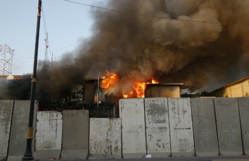 Irak'ta İran'ın Basra Başkonsolosluğu Ateşe Verildi