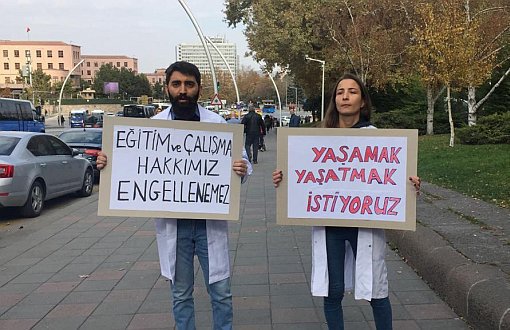 2 Detained Physicians Protesting Article 5 in Front of Parliament Released