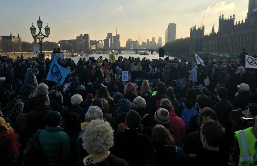 Londra'da Yokoluş İsyanı: 5 Köprü Trafiğe Kapatıldı