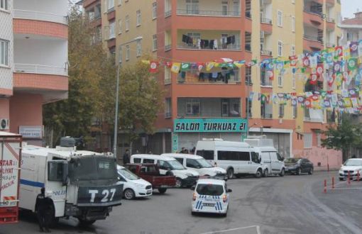 HDP Diyarbakır İl Eş Başkanı: İl Binamız Polis Ablukasında