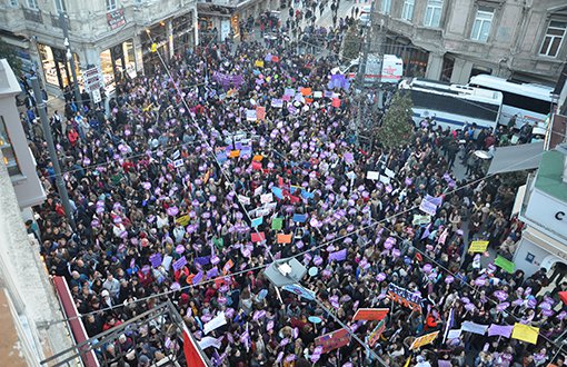 Taksim’deki 25 Kasım Yürüyüşü Yapılamadı, Polis Gaz Sıktı