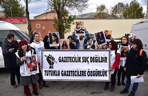 "Gerçeklerin Bedeli Gazetecilere Ödetiliyor"