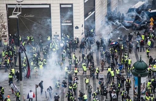 "Sarı Yelekler"in Protestosu 4. Haftasında: Polisten Biber Gazlı Müdahale