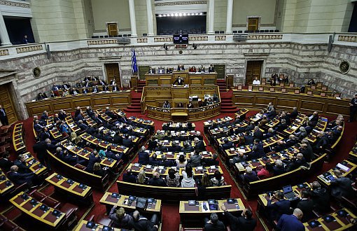 Yunanistan'da "Krizden Kurtulma Bütçesi" Meclis'ten Geçti  