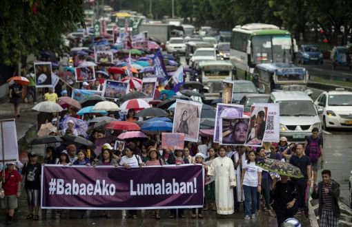 Kadınlar Filipinler Devlet Başkanı Duterte’nin İstifasını İstiyor
