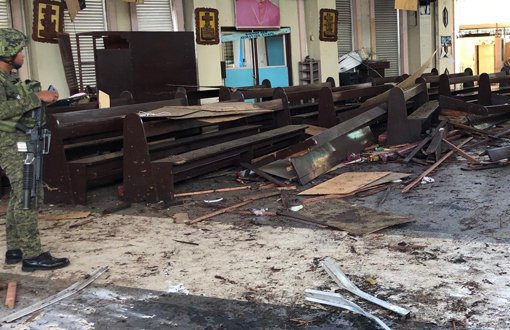 Filipinler'de Kiliseye Bombalı Saldırı: 27 Ölü, 77 Yaralı