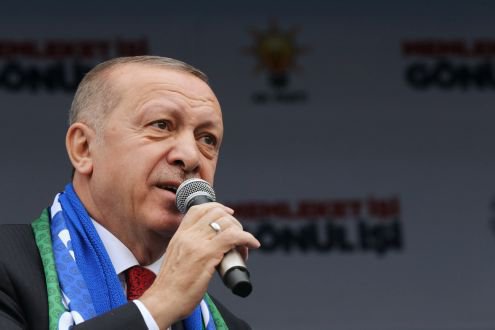 Erdoğan, "İşsizliği Dillerine Doladılar" Dedi, Ardından Çay Dağıttı