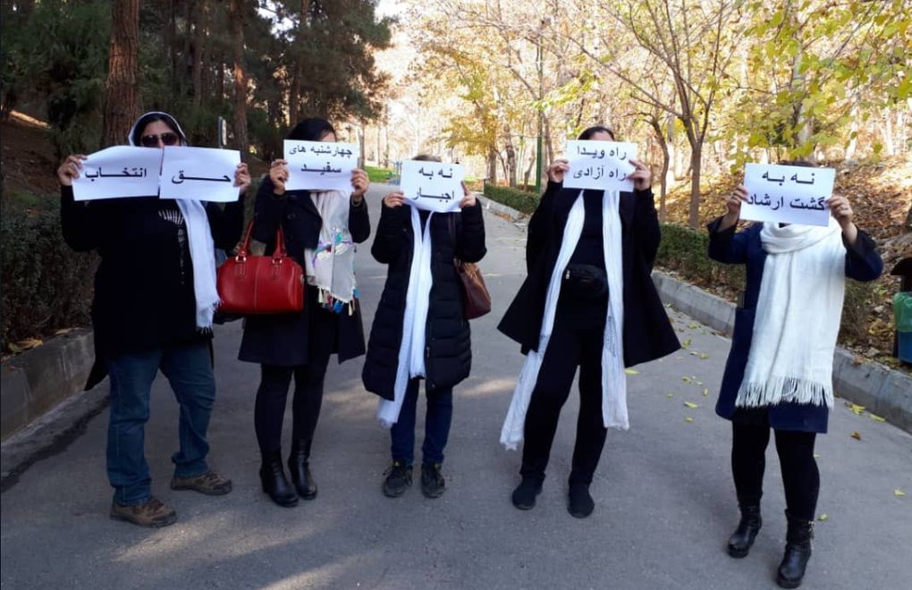 Beyaz Çarşambalar: İran’da Kadın Olmak