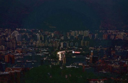 Venezuela'da Protestolar ve Elektrik Kesintileri Devam Ediyor