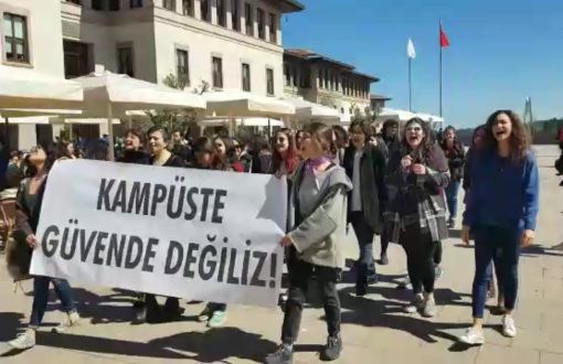 Koç Üniversitesi’nde Kadın Öğrenciler Tacize Karşı Yürüdü