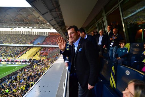 İstanbul Election Drama Makes it into Stadiums as Supporters Chant 'Mandate İmamoğlu'