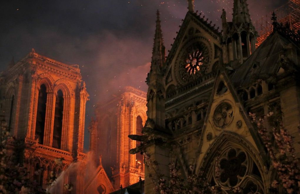 Notre Dame de Paris İçin Yas Tutmak