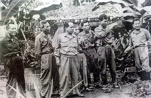 Vietkong Komutanı ve Barış Mimarı Le Duc Anh Yıldızlara Uğurlanıyor