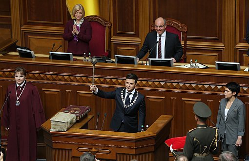 Ukrayna'nın Yeni Devlet Başkanı Yemin Etti: İlk İcraat Parlamentonun Feshi