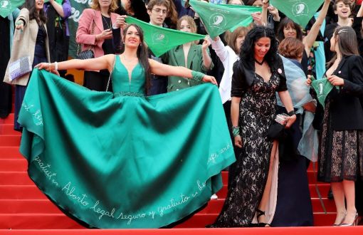 Cannes’da Kürtaj Protestosu 