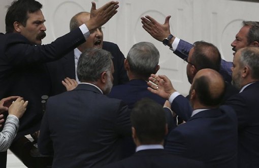 Meclis'te Yaptığı Konuşmadan Dolayı AKP, Ahmet Şık'a İcra Takibi Başlattı