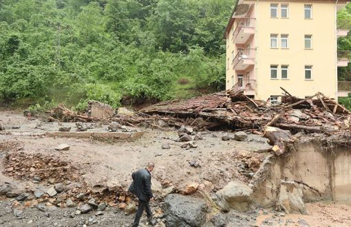 Trabzon'daki Selde Hayatını Kaybedenlerin Sayısı Sekize Yükseldi