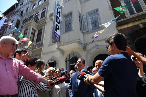İstanbul Mayor Visits HDP: 'Why is Demirtaş Arrested?'
