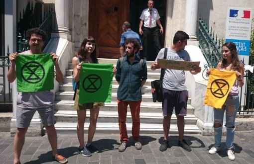 İklim Aktivistlerine Konsolosluk Önünde Gözaltı