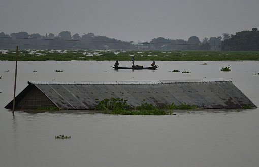 Asya'daki Sel Felaketlerinde Ölü Sayısı 100'ü Geçti