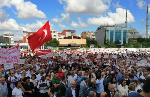 Hundreds Gather at Courthouse in Support of CHP İstanbul Chair Kaftancıoğlu