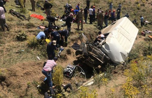Fifteen Refugees Killed in Minibus Roll Over in Van