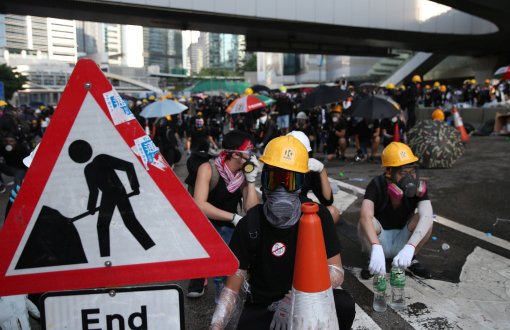 Çin’den Hong Kong Protestocularına Tehdit: Ateşle Oynuyorsunuz