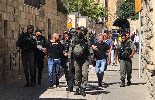 İsrail Polisi Mescid-i Aksa İçinde Filistinlilere Müdahale Etti