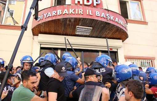 Kayyum Protestoları: Milletvekilleri Hastaneye Kaldırıldı, Gazeteciler Gözaltında