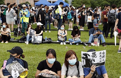 Hong Kong'da Öğrenciler Okulun İlk Gününü Boykot Etti