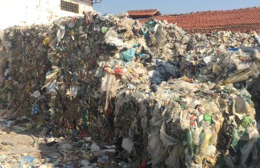Greenpeace İzmir’deki Plastik Atıklarla İlgili Suç Duyurusu Yaptı