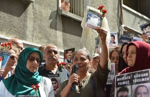Cumartesi İnsanları/Anneleri: “Barış Olsun Asker, Polis, Gerilla Annesi Ağlamasın”