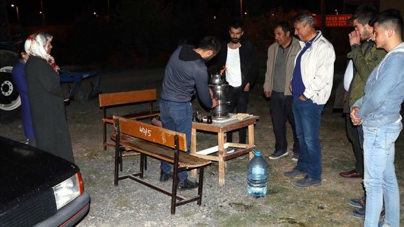 Çankırı'da Peş Peşe Deprem: Yurttaşlar Geceyi Sokakta Geçirdi