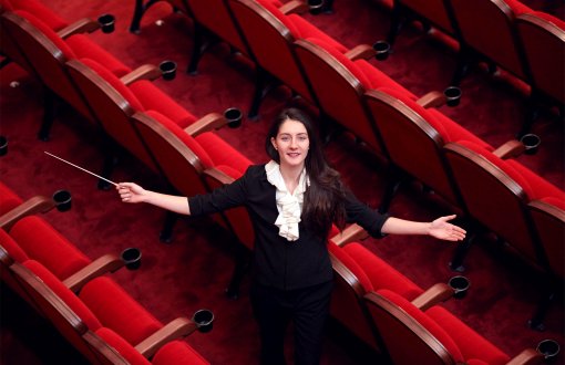 Orkestra Şefi Nisan Ak: Sahnedeki Cinsiyet Ayrımcılığını Yıkmak İstiyorum