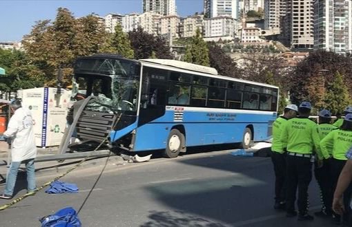 Public Bus Crashes into Bus Stop in Ankara: 3 People Lose Their Lives