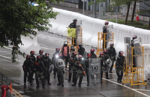 Hong Kong'da Polisin Vurduğu Genç, Saldırı ve İsyanla Suçlanıyor