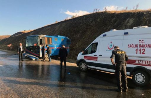 Sivas'ta Cezaevi Nakil Aracı Devrildi: 9 Yaralı