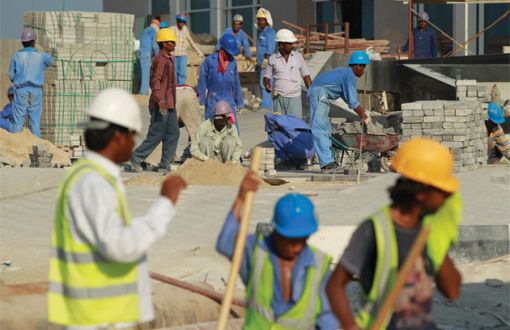 Katar’da Binlerce İşçinin Yaşamı Sıcak Tehdidi Altında