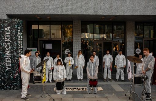 Extinction Rebellion Activists Protest 'Greenwashing' at İstanbul Biennial