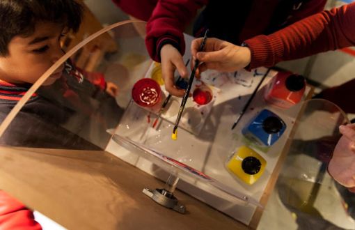 Art Maker Lab: Çocuklar Sanat ve Teknolojiyle Keşfediyor 