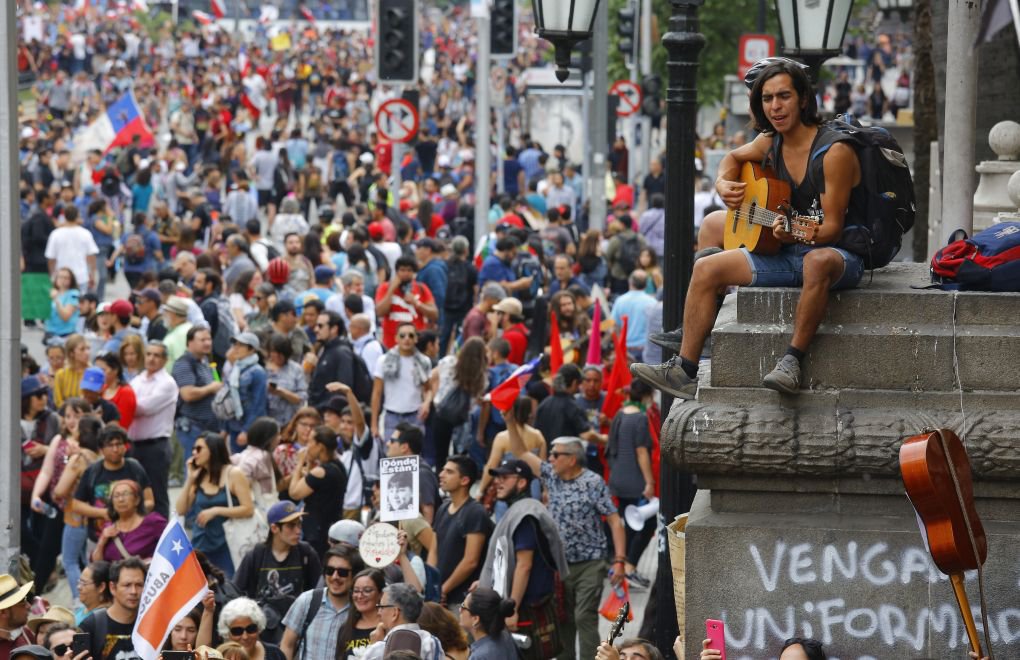 Şili Halkı Meydanları Bırakmıyor